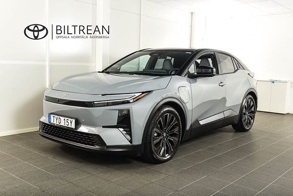 Toyota C-HR+ Executive AWD JBL Panorama Grå interiör 77 kWh - 2026