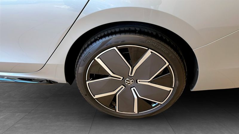 Volkswagen Passat bild 6