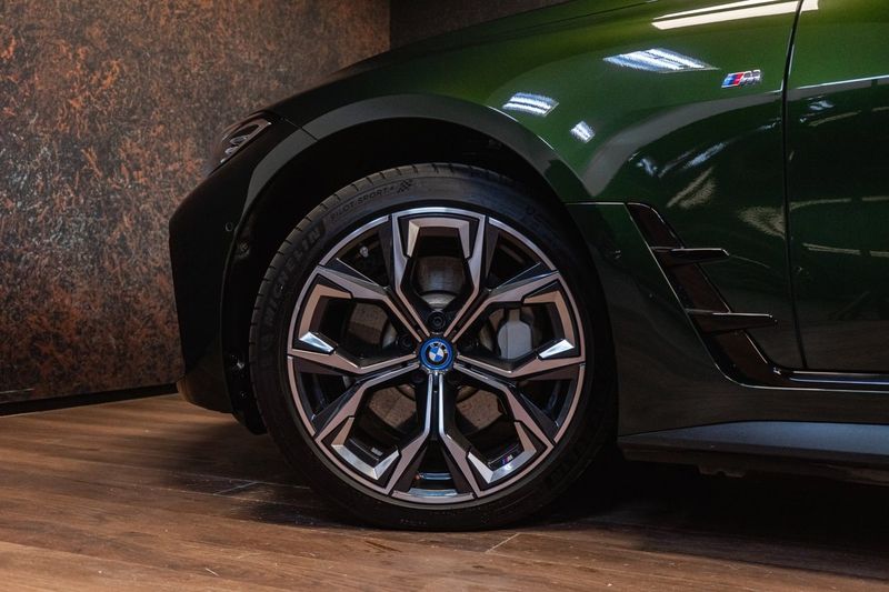 BMW i4 bild 11