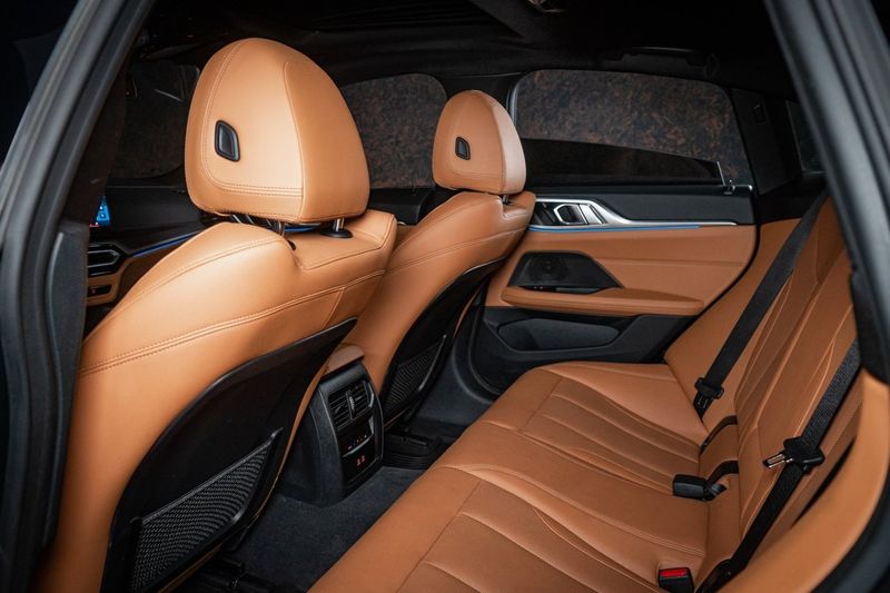 BMW i4 bild 28
