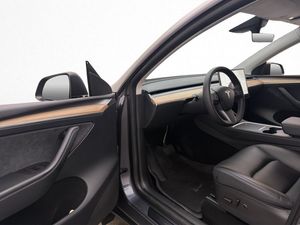 Tesla Model Y bild 9