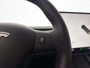 Tesla Model Y bild 26