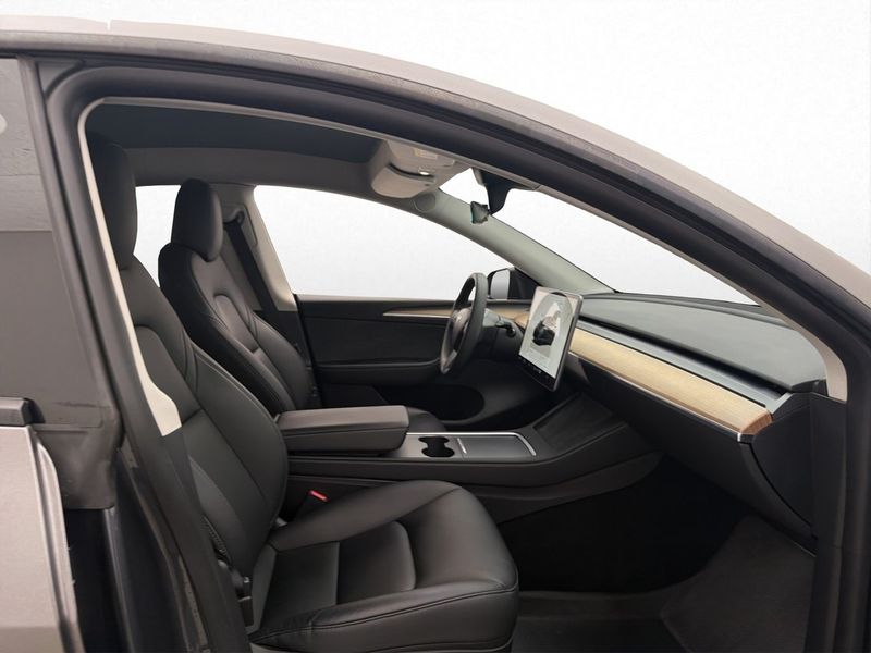 Tesla Model Y bild 13