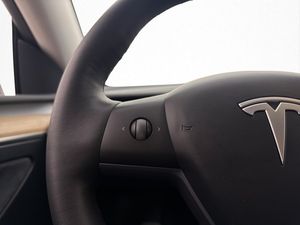 Tesla Model Y bild 25