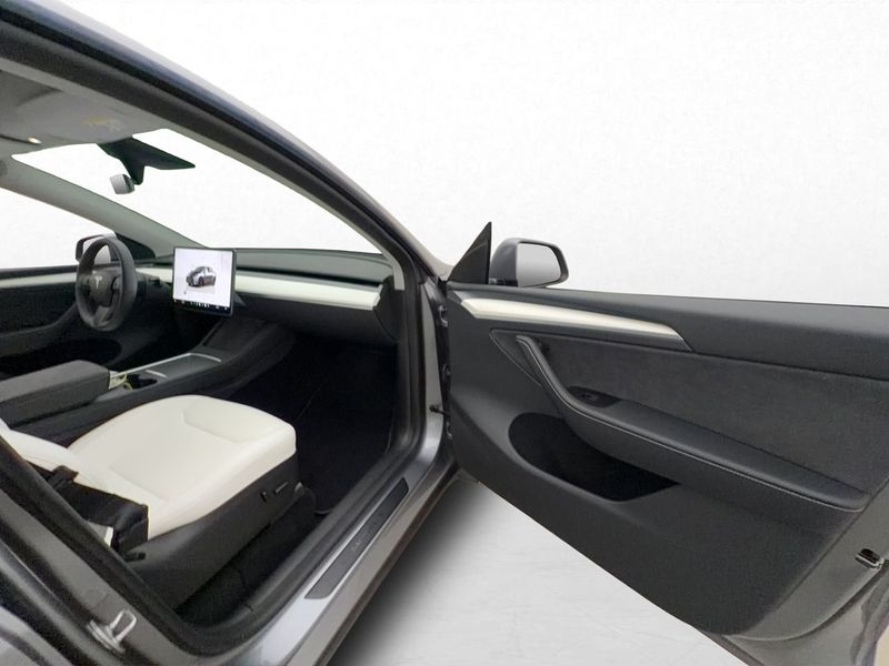 Tesla Model Y bild 14