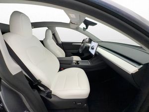 Tesla Model Y bild 13