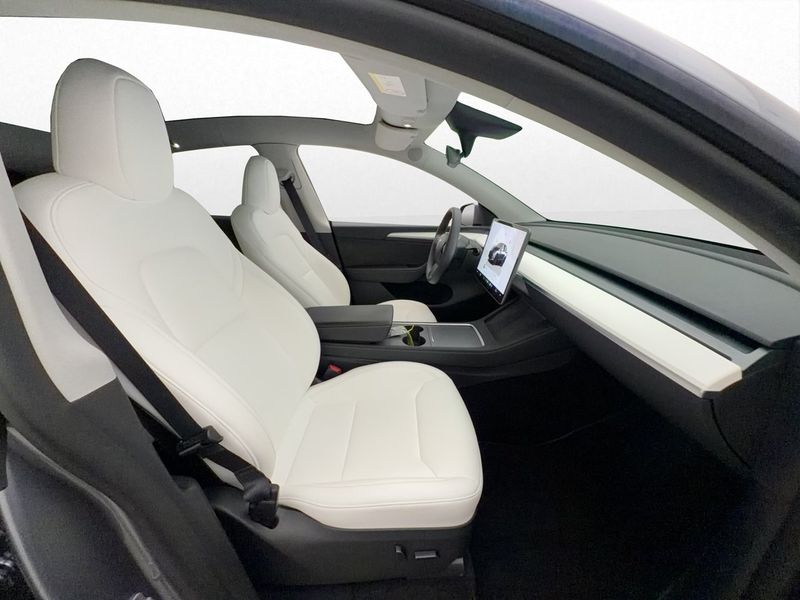 Tesla Model Y bild 13