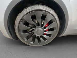 Tesla Model Y bild 32