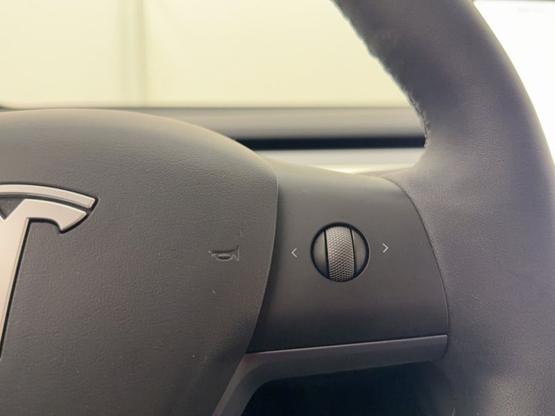Tesla Model Y bild 19