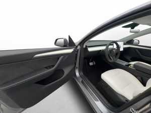 Tesla Model Y bild 9