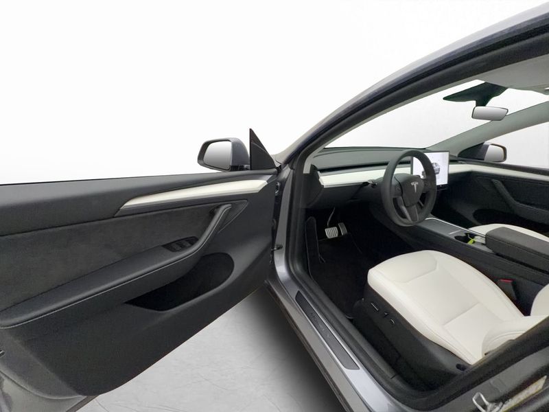 Tesla Model Y bild 9