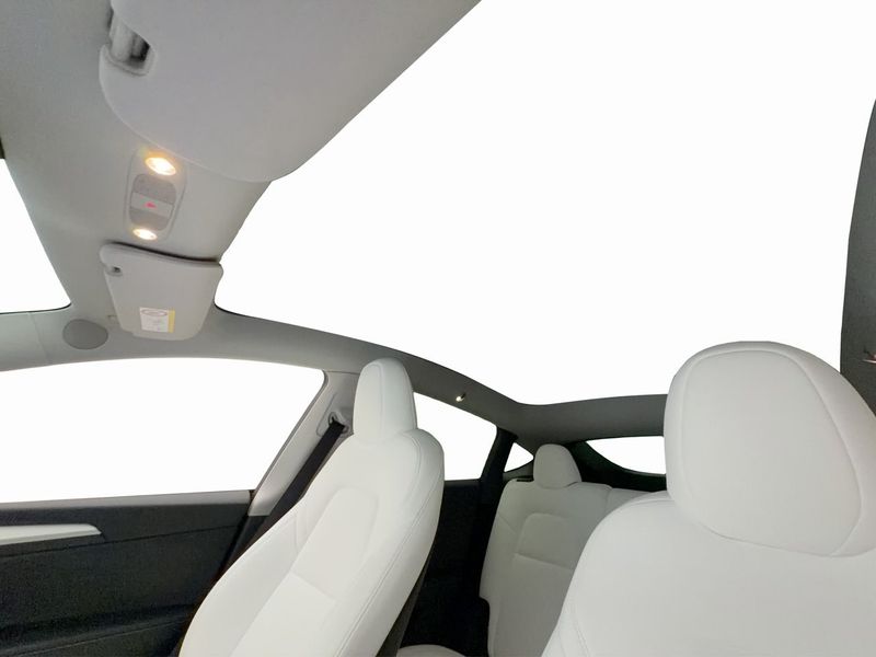 Tesla Model Y bild 11