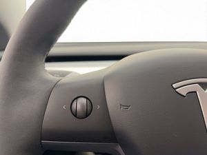 Tesla Model Y bild 18