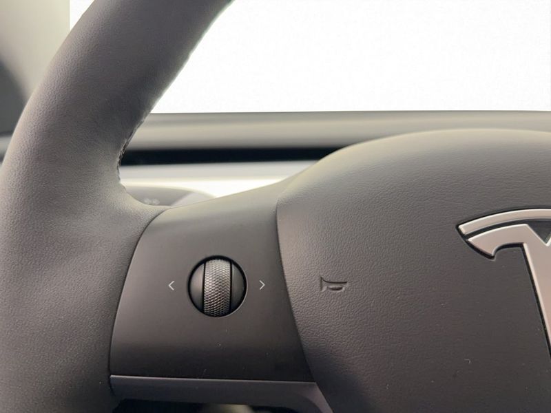 Tesla Model Y bild 18