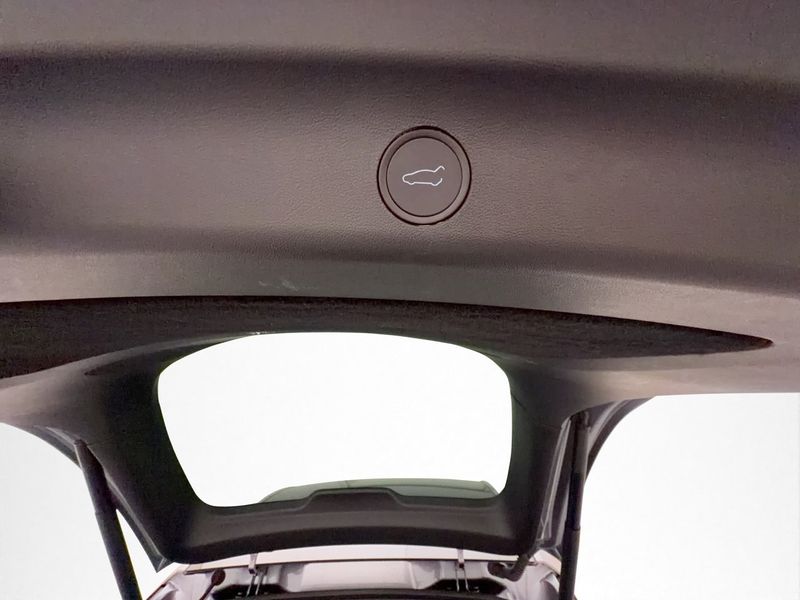 Tesla Model Y bild 27