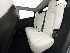 Tesla Model Y bild 15