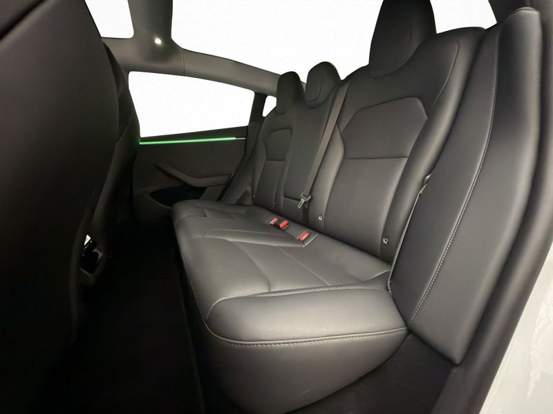 Tesla Model 3 bild 15