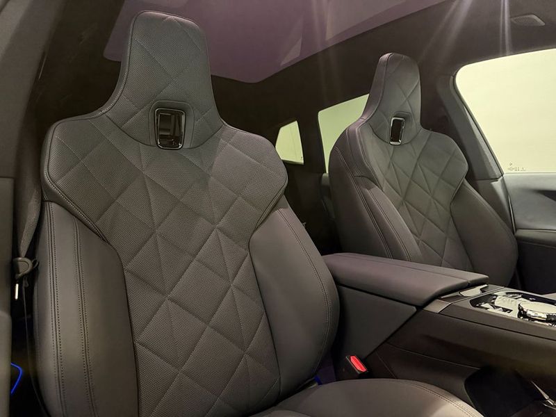 BMW iX bild 19