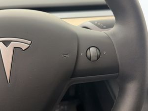 Tesla Model Y bild 30