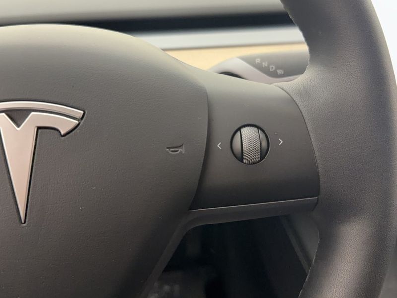 Tesla Model Y bild 30