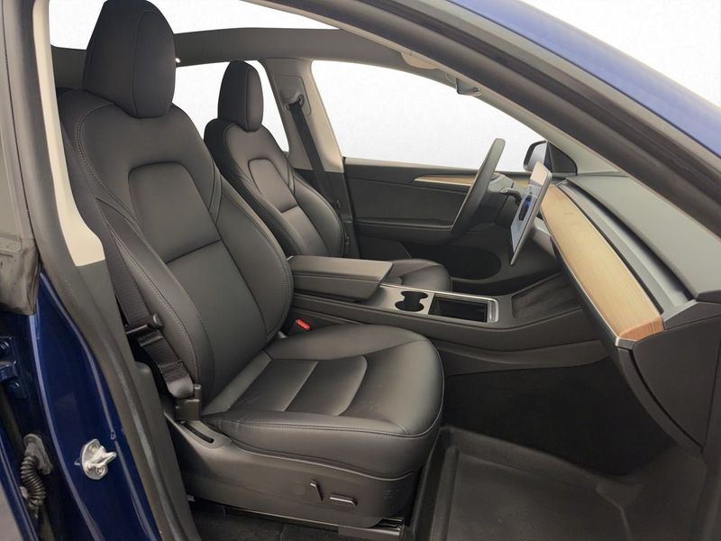 Tesla Model Y bild 14