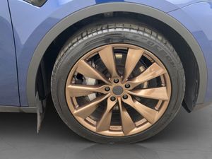 Tesla Model Y bild 32