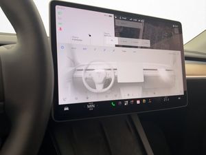 Tesla Model Y bild 23