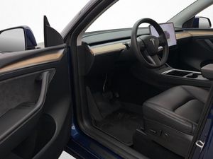 Tesla Model Y bild 36