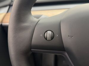 Tesla Model Y bild 28
