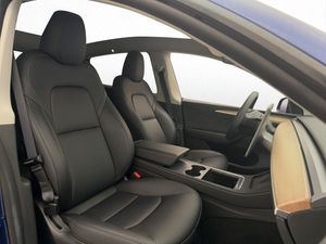 Tesla Model Y bild 26