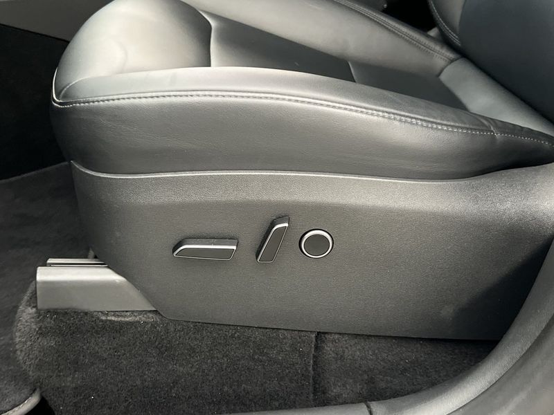 Tesla Model Y bild 30