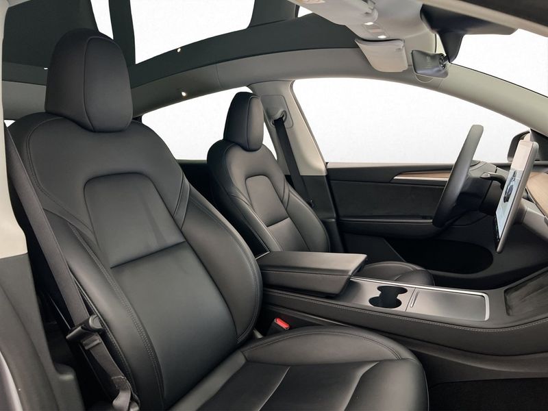Tesla Model Y bild 13
