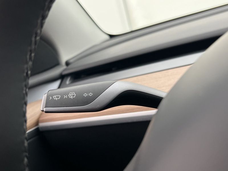 Tesla Model Y bild 28