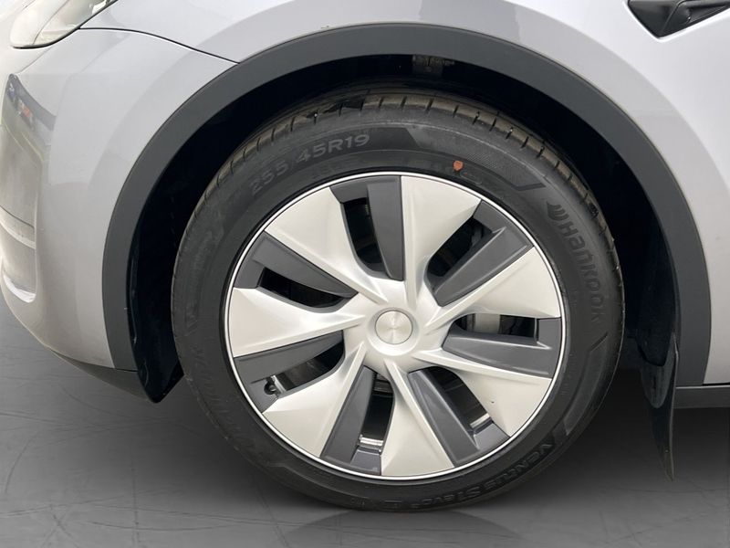 Tesla Model Y bild 33