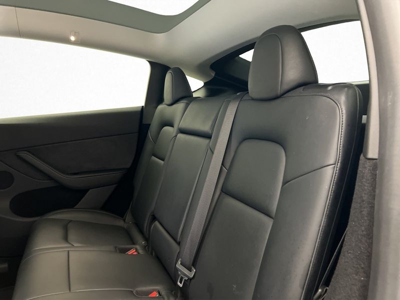 Tesla Model Y bild 16