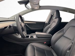 Tesla Model Y bild 15