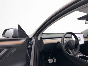 Tesla Model Y bild 13