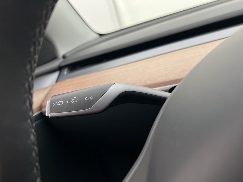 Tesla Model Y bild 34
