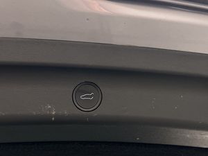 Tesla Model Y bild 12
