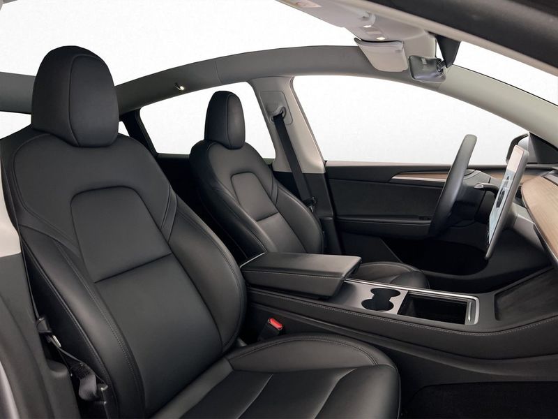 Tesla Model Y bild 27