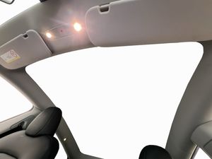 Tesla Model Y bild 17