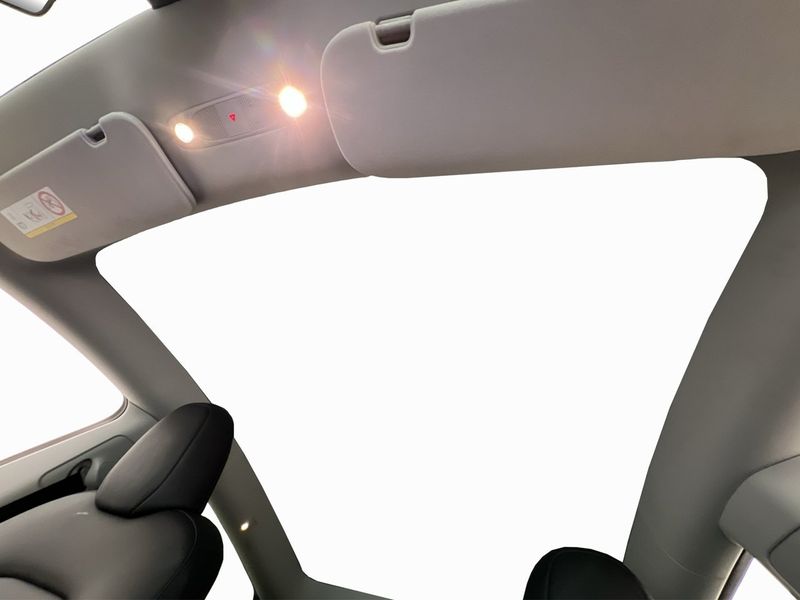 Tesla Model Y bild 17