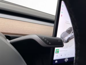 Tesla Model Y bild 33
