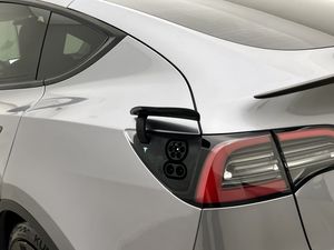 Tesla Model Y bild 35