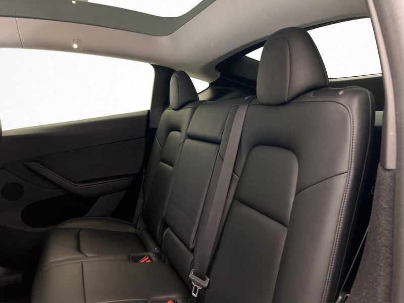 Tesla Model Y bild 26