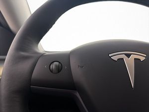 Tesla Model Y bild 17