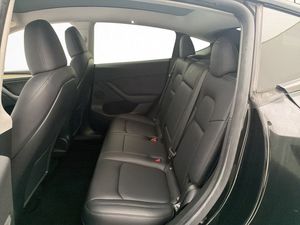 Tesla Model Y bild 27