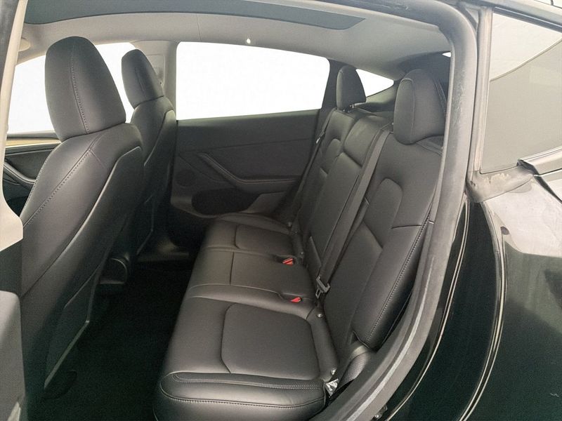 Tesla Model Y bild 27