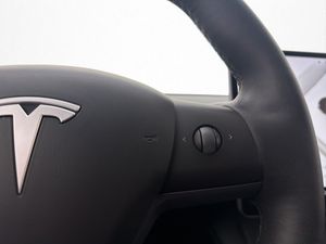 Tesla Model Y bild 18