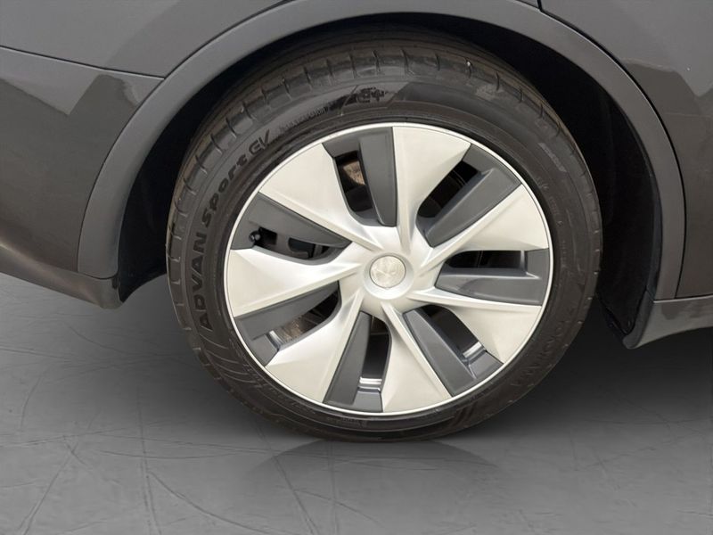 Tesla Model Y bild 32